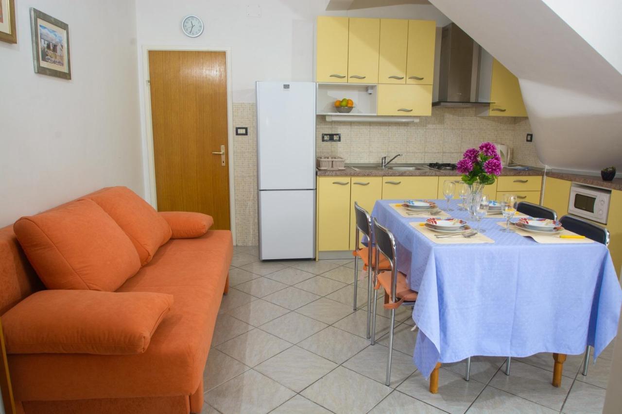 Apartments Marija - By The Sea Rogoznica  Esterno foto